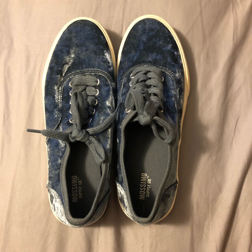 Sneakers - Picture 2 of 3